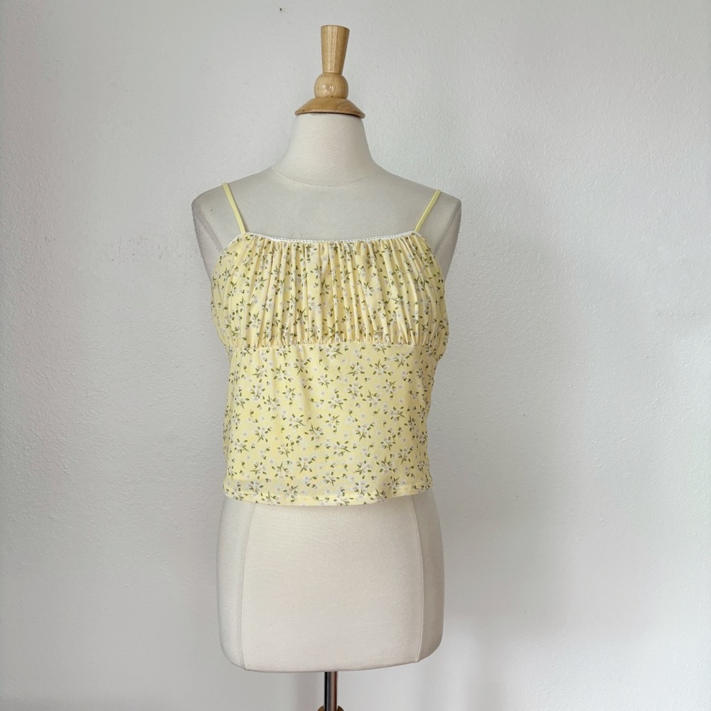 Yellow Floral Sleeveless Empire Waist Lace Trim Crop Top